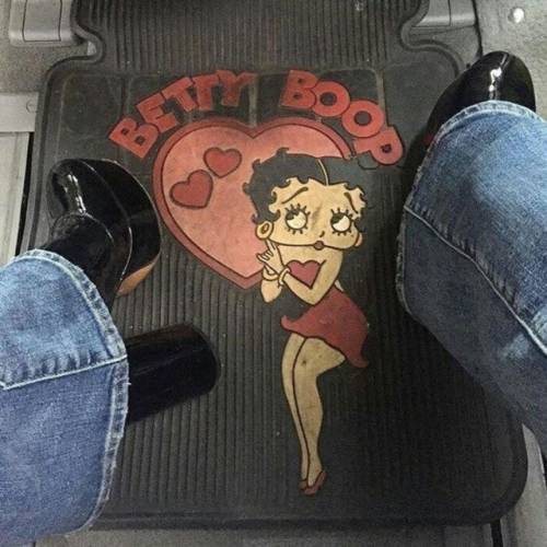 دانلود آهنگ Betty Boop از ilyTOMMY